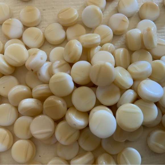 100 Vintage glass beads - Picture 1 of 4